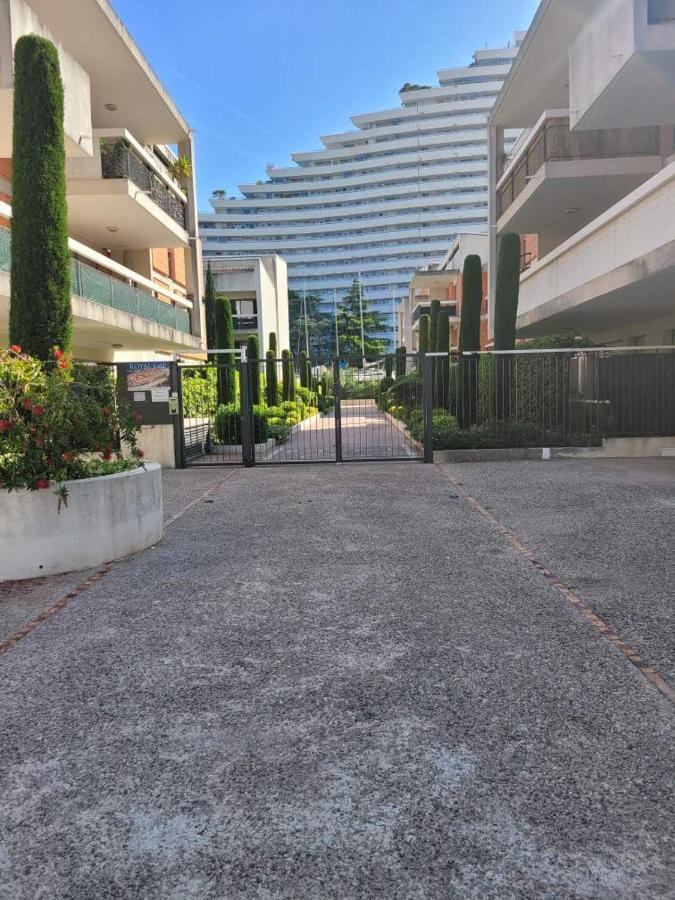 Villeneuve Loubet Plage- Entre Nice Et Cannes Exteriör bild
