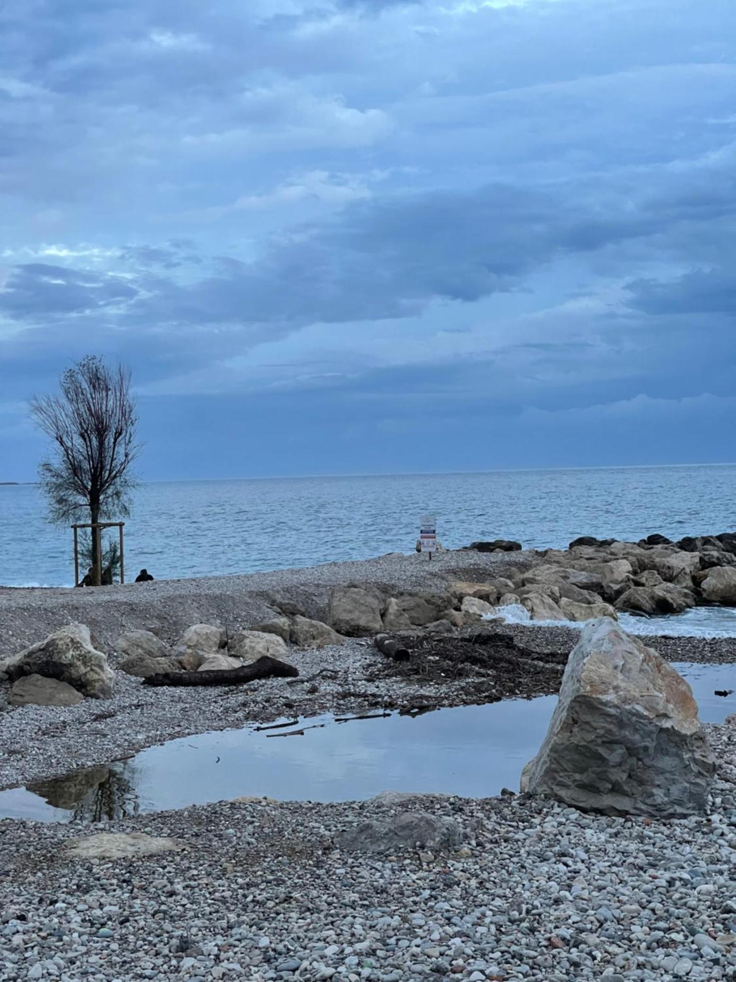 Villeneuve Loubet Plage- Entre Nice Et Cannes Exteriör bild